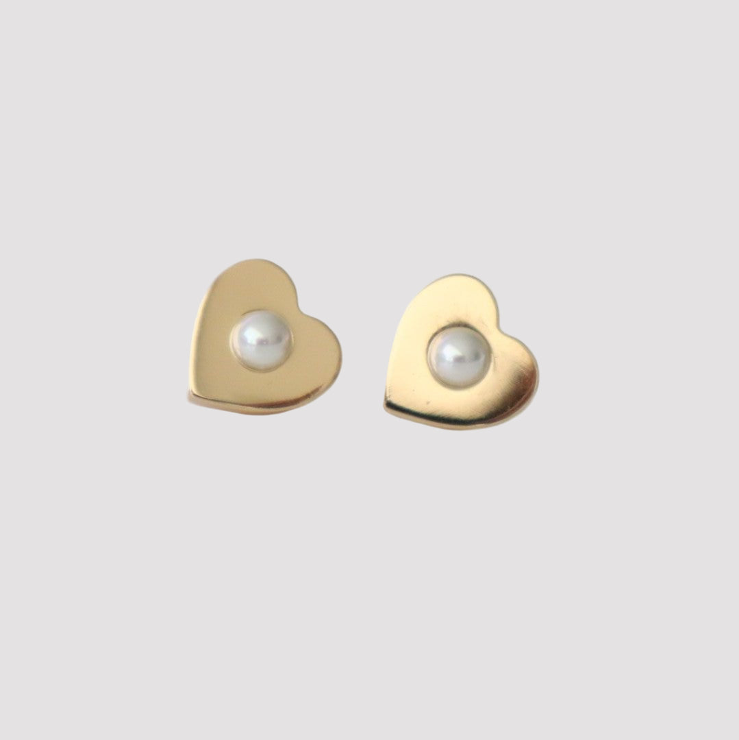 MADRE PERLA PEARL HEART STUD EARRINGS