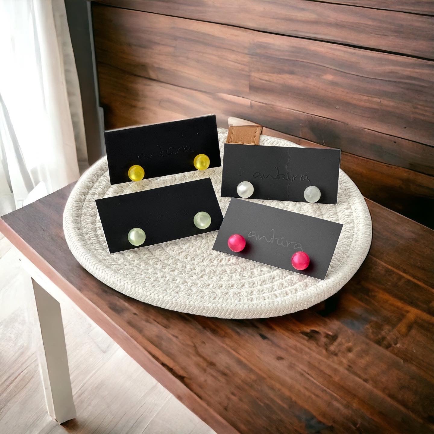 ANTURA ACCESSORI MINI BALLOON EARRINGS - Carol & Co Jewelry