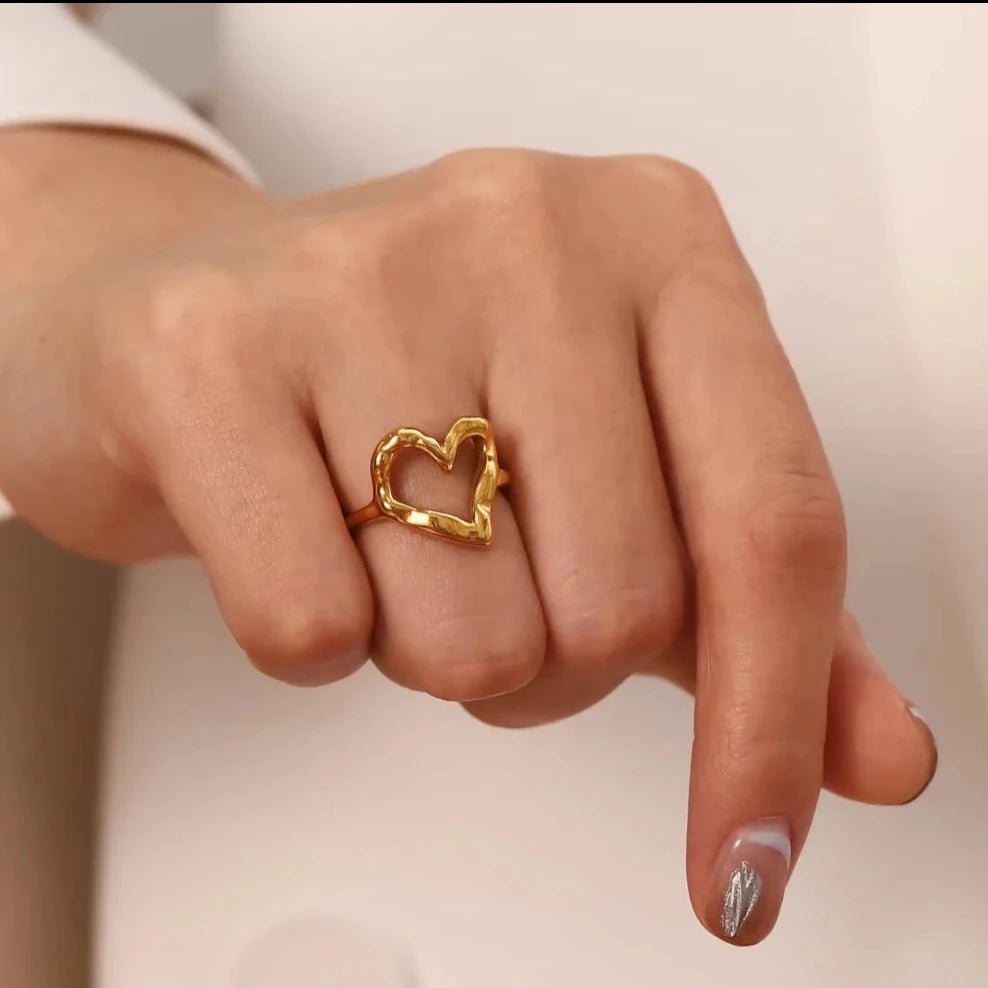 BELLA STAINLESS STEEL HEART RING - Carol & Co Jewelry