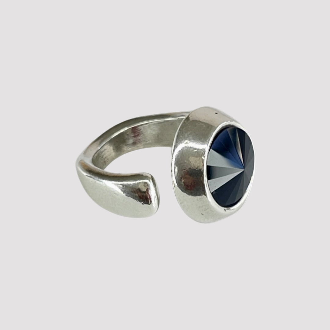 DESTELLOS BLACK CRYSTAL ADJUSTABLE RING - Carol & Co Jewelry