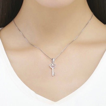 HEART KEY PENDANT - Carol & Co Jewelry
