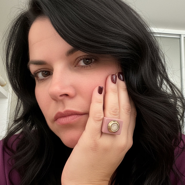 ÉMOLO RING WITH NATURAL STONES - PINK OJO DE GATO (SIZE 8)