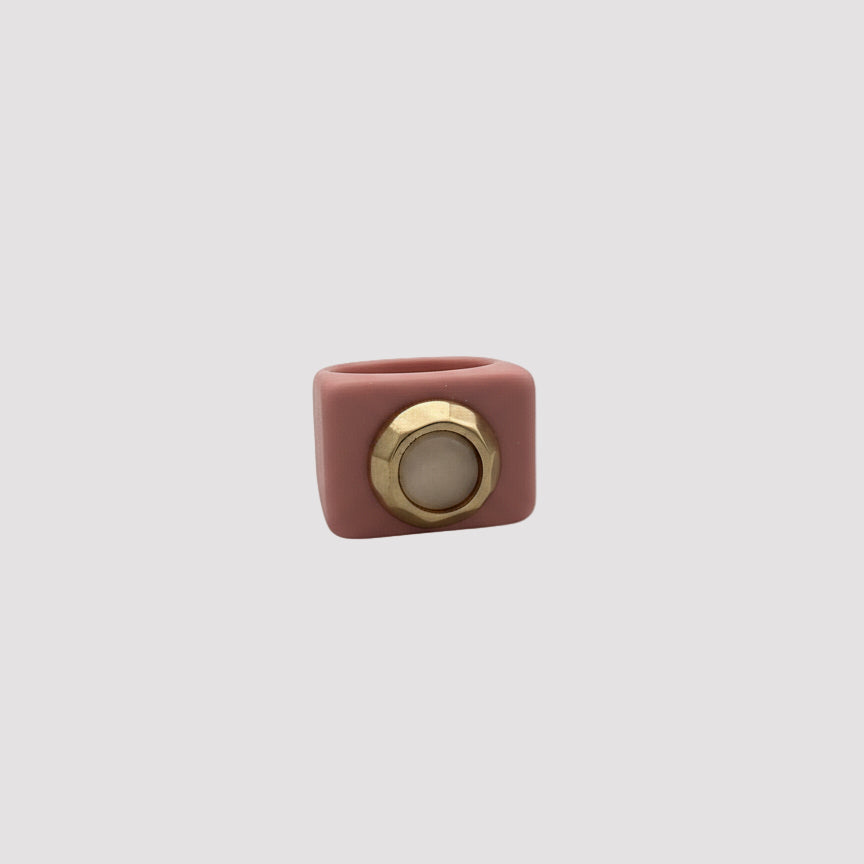 ÉMOLO RING WITH NATURAL STONES - PINK OJO DE GATO (SIZE 8)