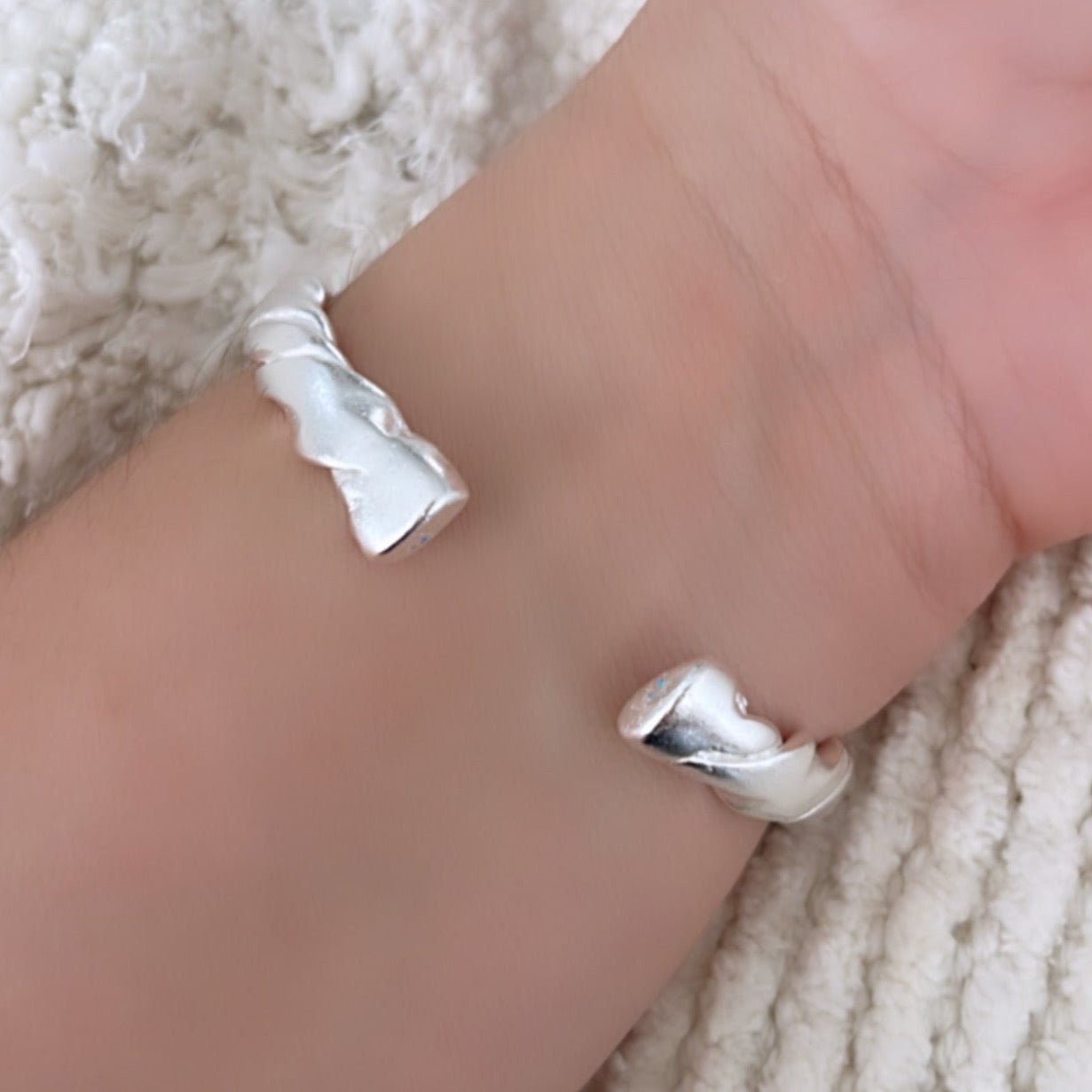 LAMAURI OPENED BRAIDED BANGLE BRACELET - Carol & Co Jewelry