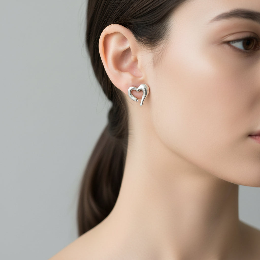 TRA-LA-RA GOLD CUORE HEART STUD EARRING - Carol & Co Jewelry