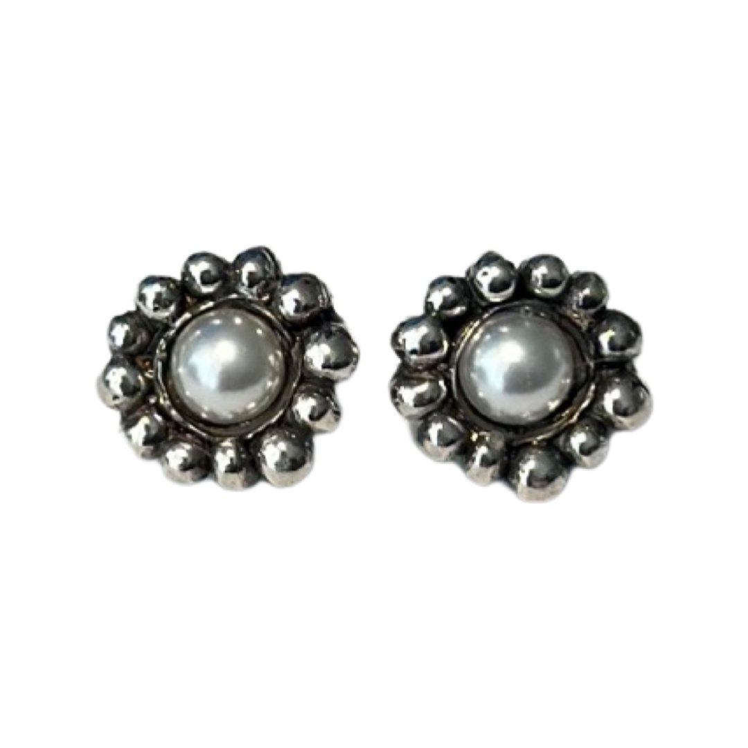 TRA-LA-RA GRECIA FLOWER STUD EARRING - Carol & Co Jewelry