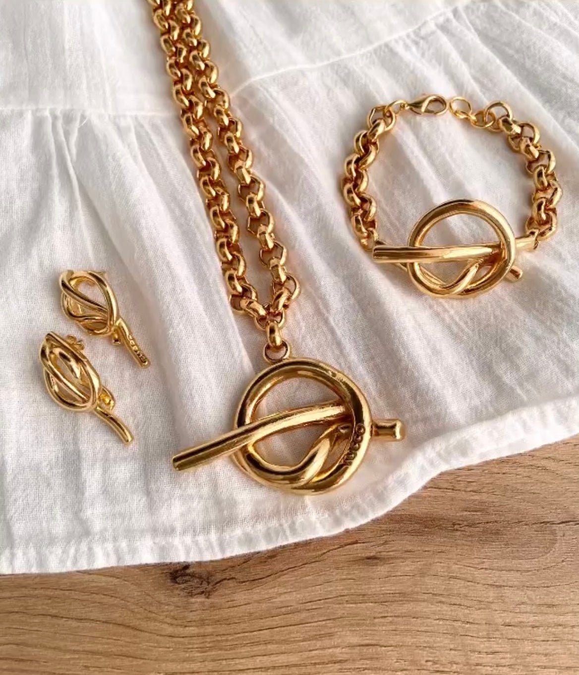 TUCCO SHORT GALAXY KNOT NECKLACE - Carol & Co Jewelry