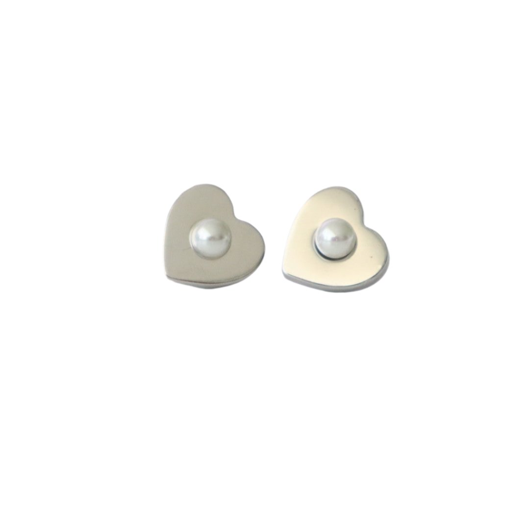 MADRE PERLA PEARL HEART STUD EARRINGS