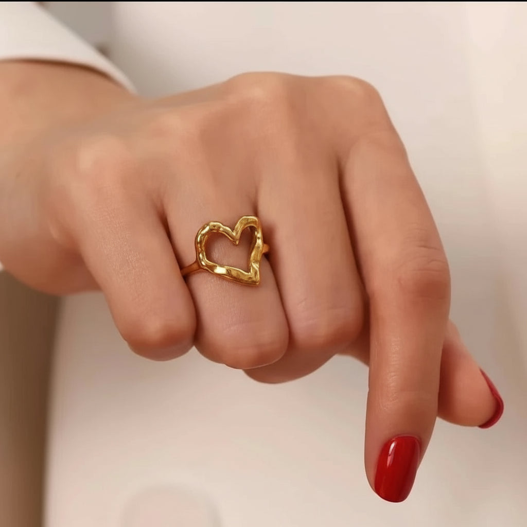 BELLA STAINLESS STEEL HEART RING - Carol & Co Jewelry