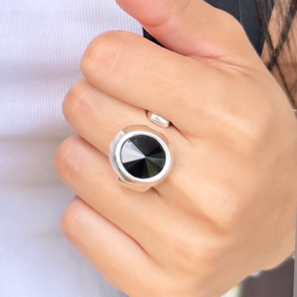 DESTELLOS BLACK CRYSTAL ADJUSTABLE RING - Carol & Co Jewelry