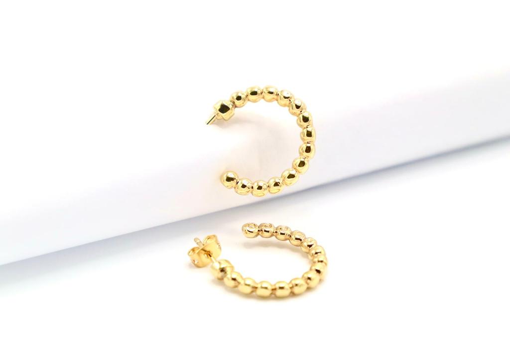 TUCCO HALF HOOP BALL STUD EARRING